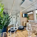 Na Wodzie - 36 Houseboats
