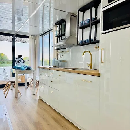 Apartment Na Wodzie - 36 Houseboats Gizycko