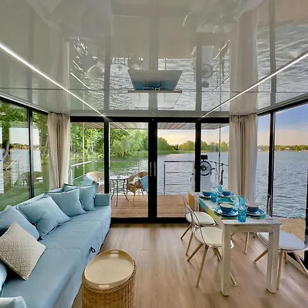 Na Wodzie - 36 Houseboats *