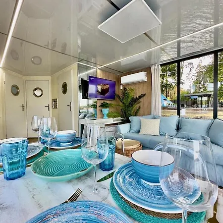 Na Wodzie - 36 Houseboats *