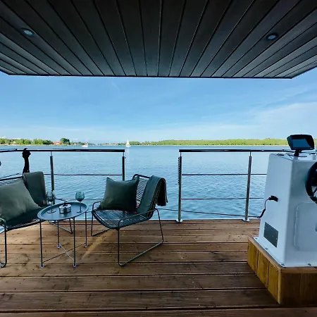 Na Wodzie - 36 Houseboats *