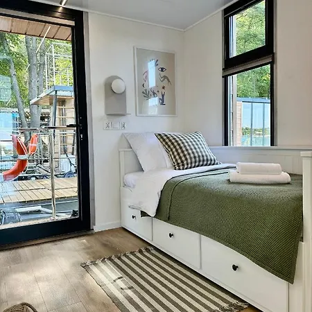 Na Wodzie - 36 Houseboats