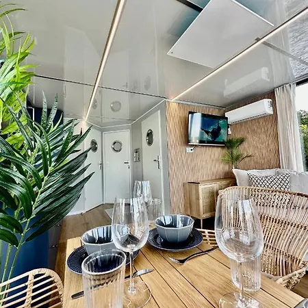 Na Wodzie - 36 Houseboats