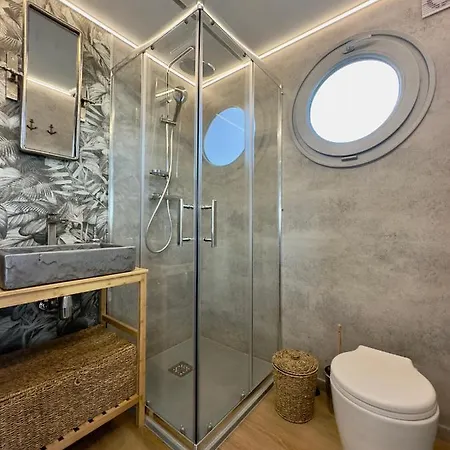 Na Wodzie - 36 Houseboats 公寓 *