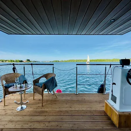 Apartment Na Wodzie - 36 Houseboats Gizycko