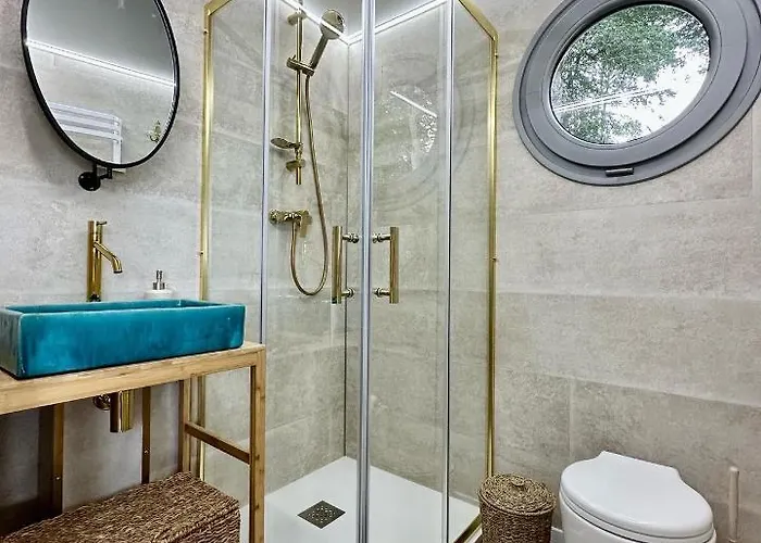 Na Wodzie - 36 Houseboats *